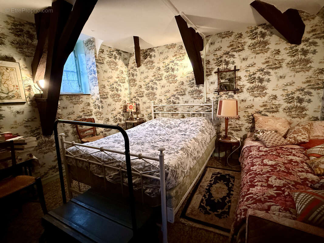 Maison à CHATEL-CENSOIR