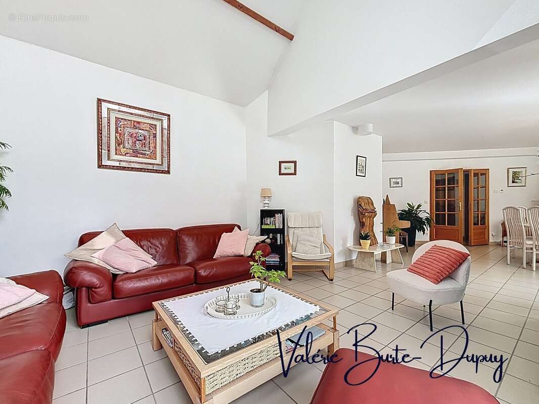 St Denis en Val à 10 min d'Orléans centre, à vendre  Maison de 2003 190m2 5 chambres avec jardin arboré de 1800m2, garage attena - photo 9