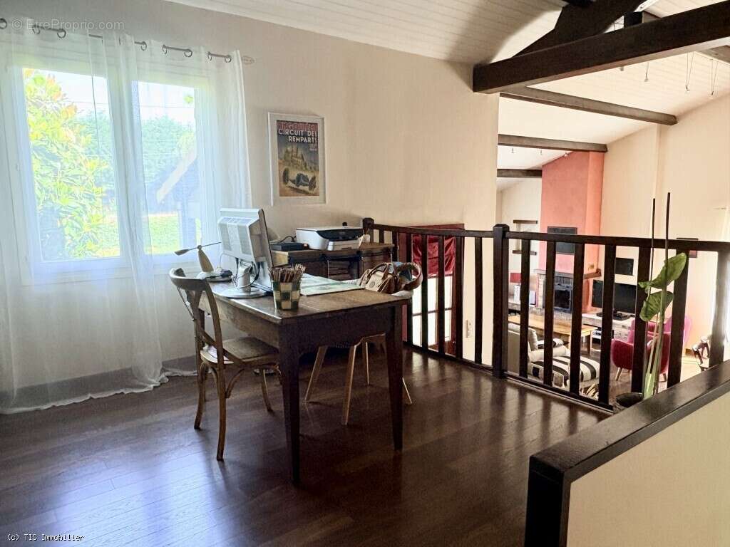 Maison contemporaine de 105 m² avec grand jardin arboré et piscine chauffée - photo 15