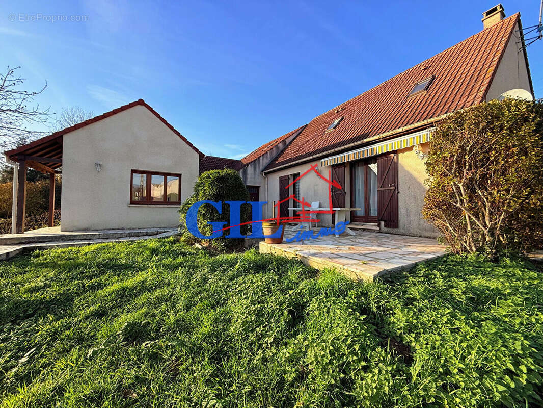 Maison à OZOUER-LE-VOULGIS