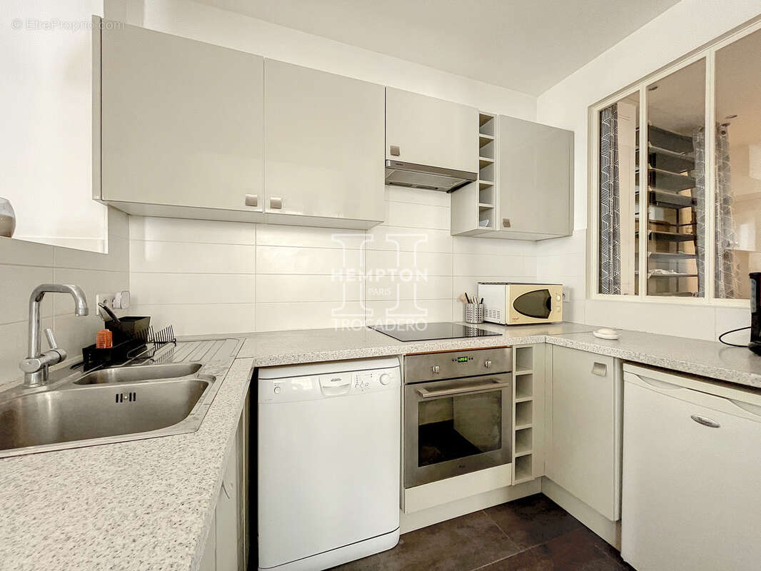 Appartement à PARIS-16E