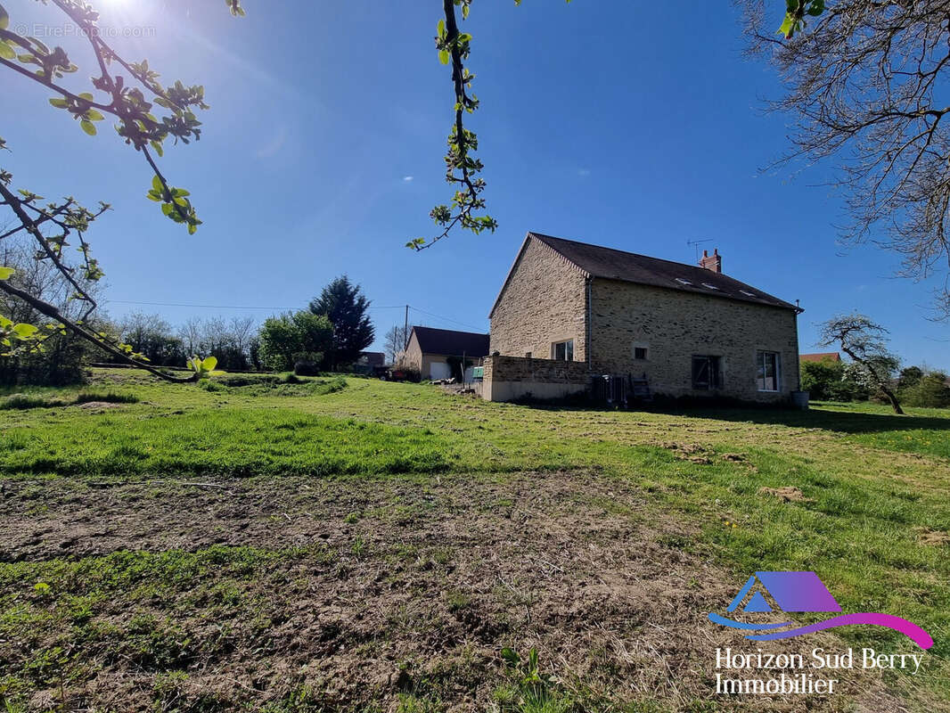 vue du terrain - Maison à POULIGNY-NOTRE-DAME