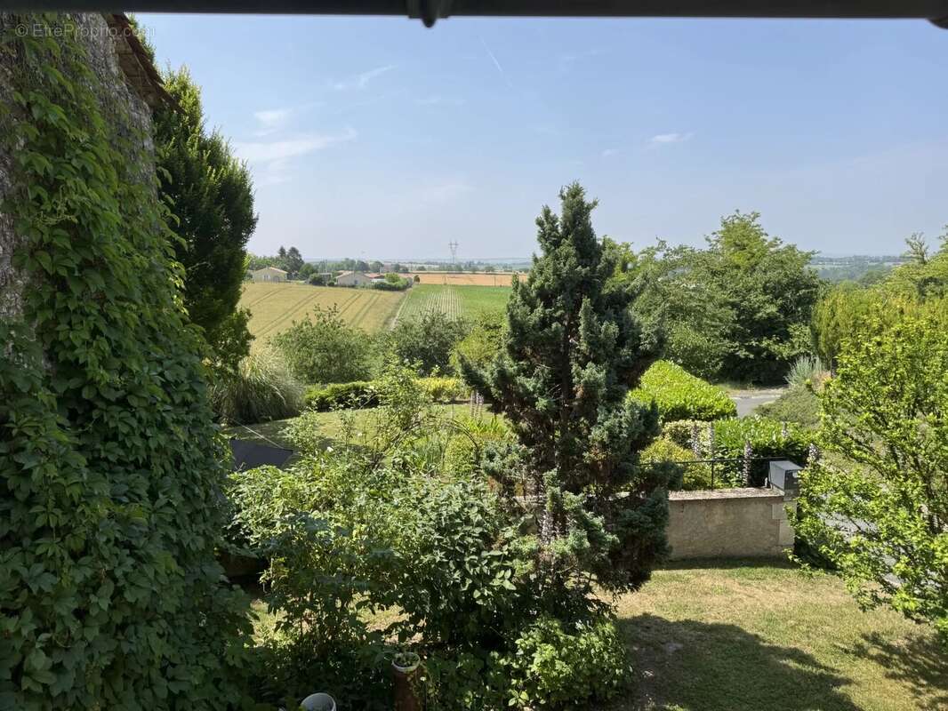 Appartement à BERTRIC-BUREE