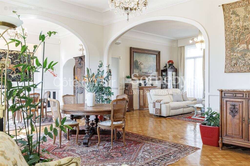 Appartement bourgeois dernier étage avec 5 chambres Nice Carabacel - photo 7