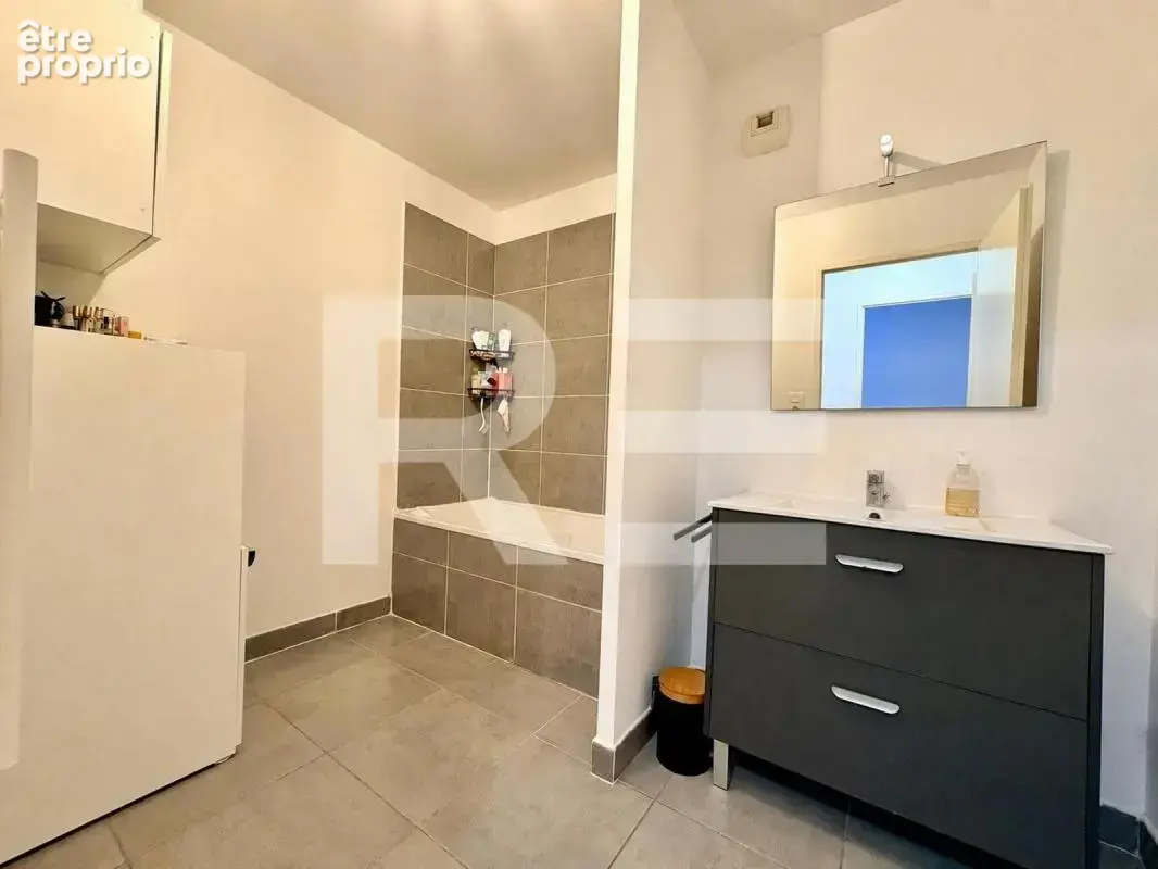 Spécial investisseur - Appartement T3 vendu loué avec terrasse et 2 places de parking - photo 5