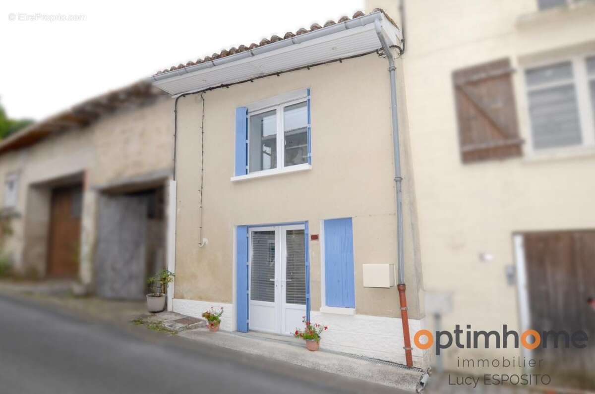  Charmante maison de village aux volets bleus au cœur d'Alloue !  - photo 23