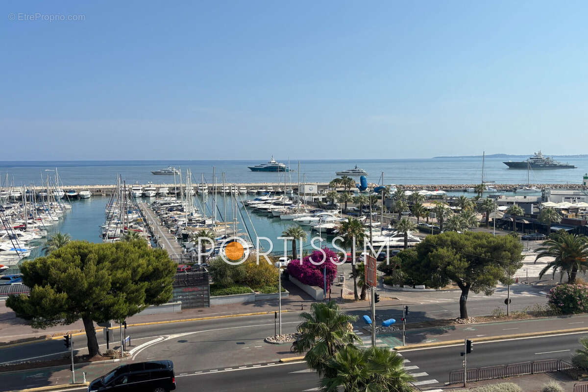 Appartement à SAINT-LAURENT-DU-VAR