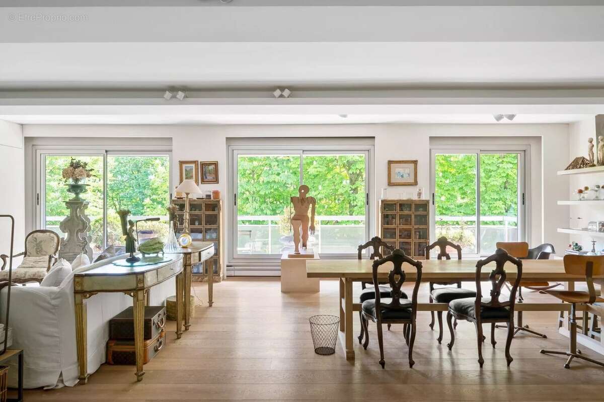 Appartement à PARIS-16E
