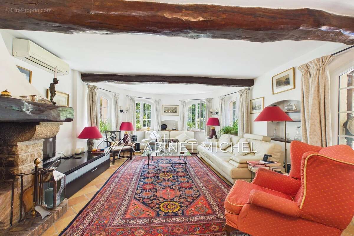 Maison à ROQUEFORT-LES-PINS