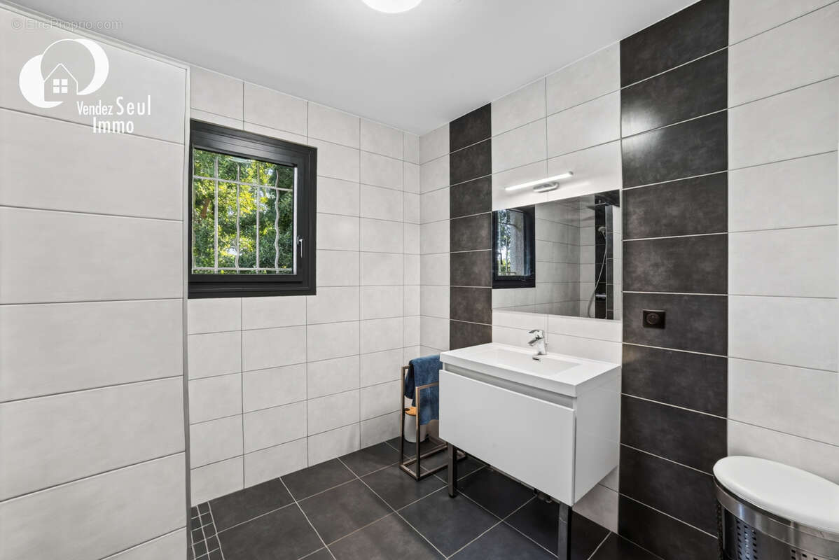 Maison  4 pièces sur terrain 990 m2 avec piscine - photo 10