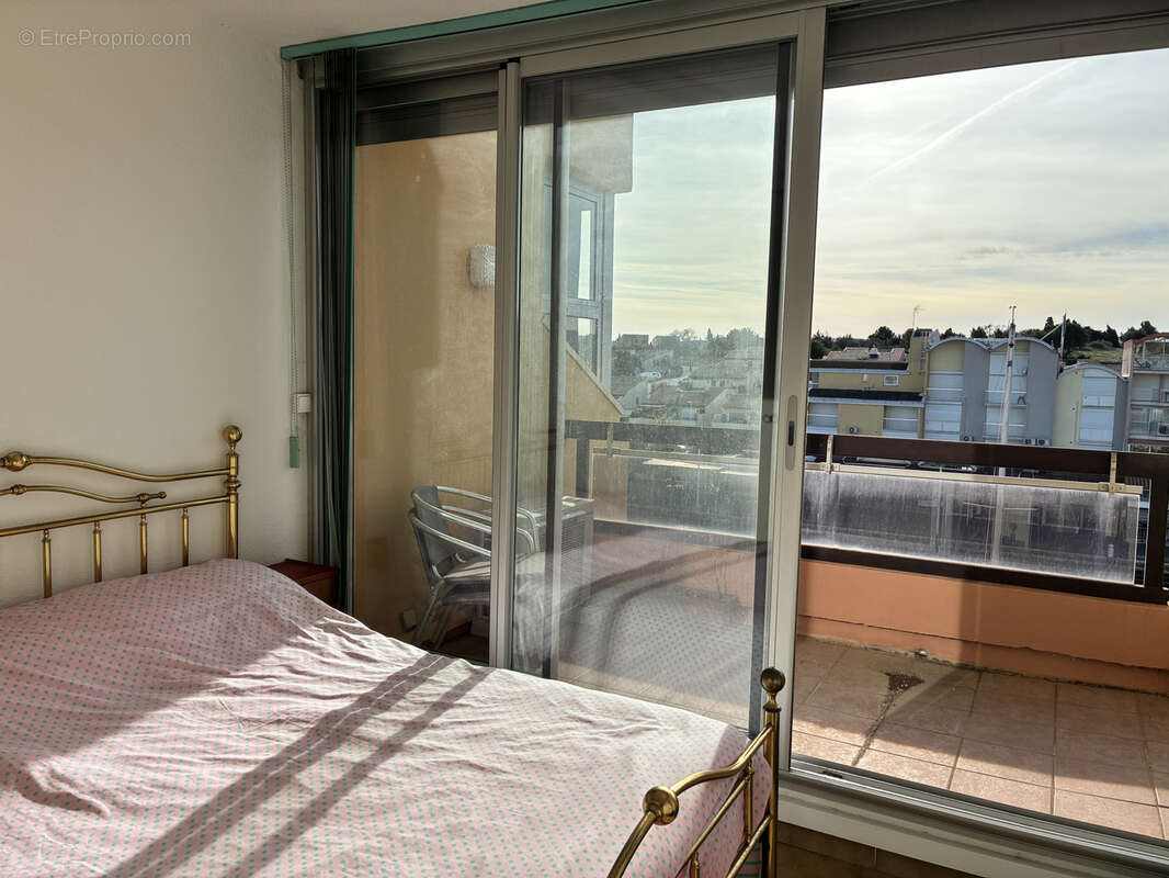 Gruissan port - rive gauche- appartement t2 avec terrasse et loggia vue port et tour de gruissan! - photo 5