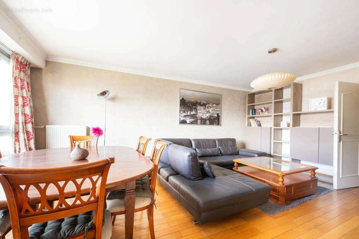 Appartement à COURBEVOIE