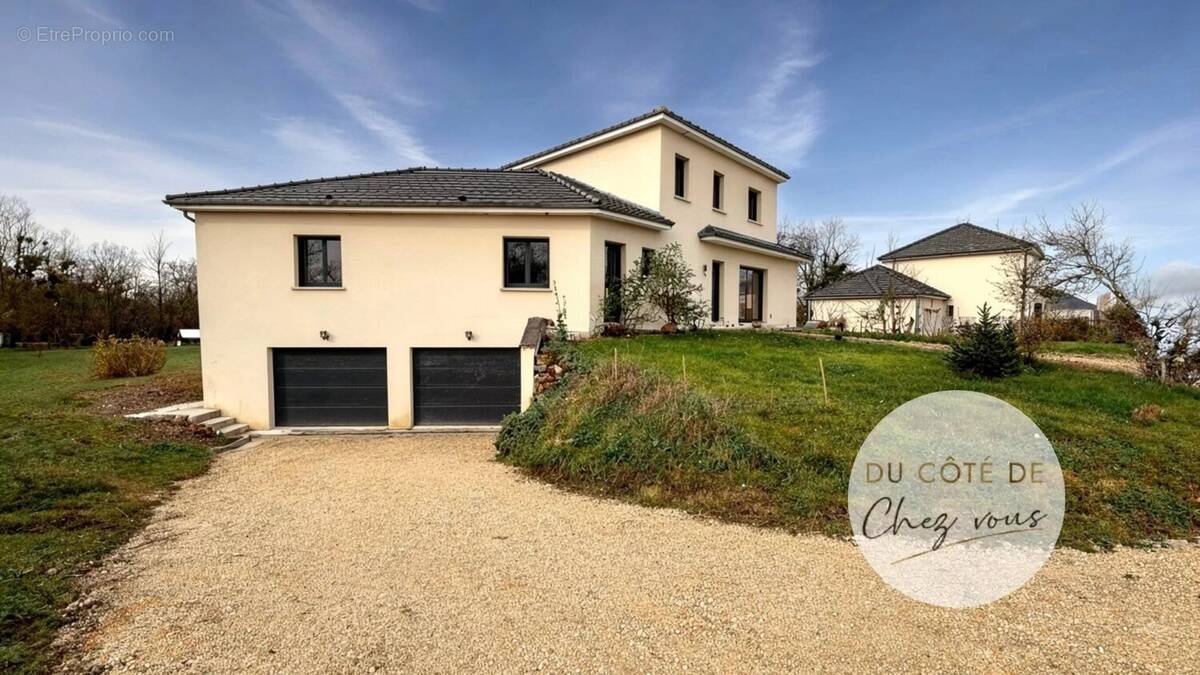 Maison à ESCLAVOLLES-LUREY