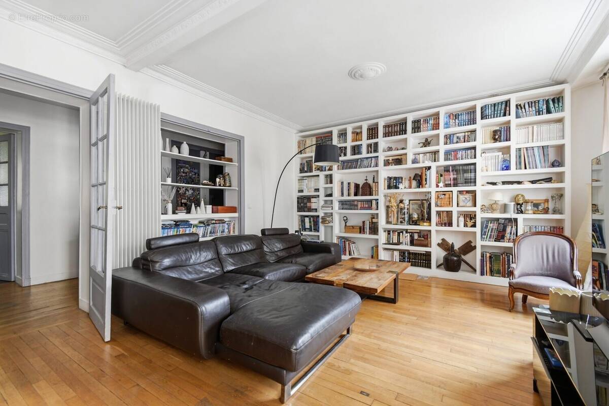 Appartement à COURBEVOIE