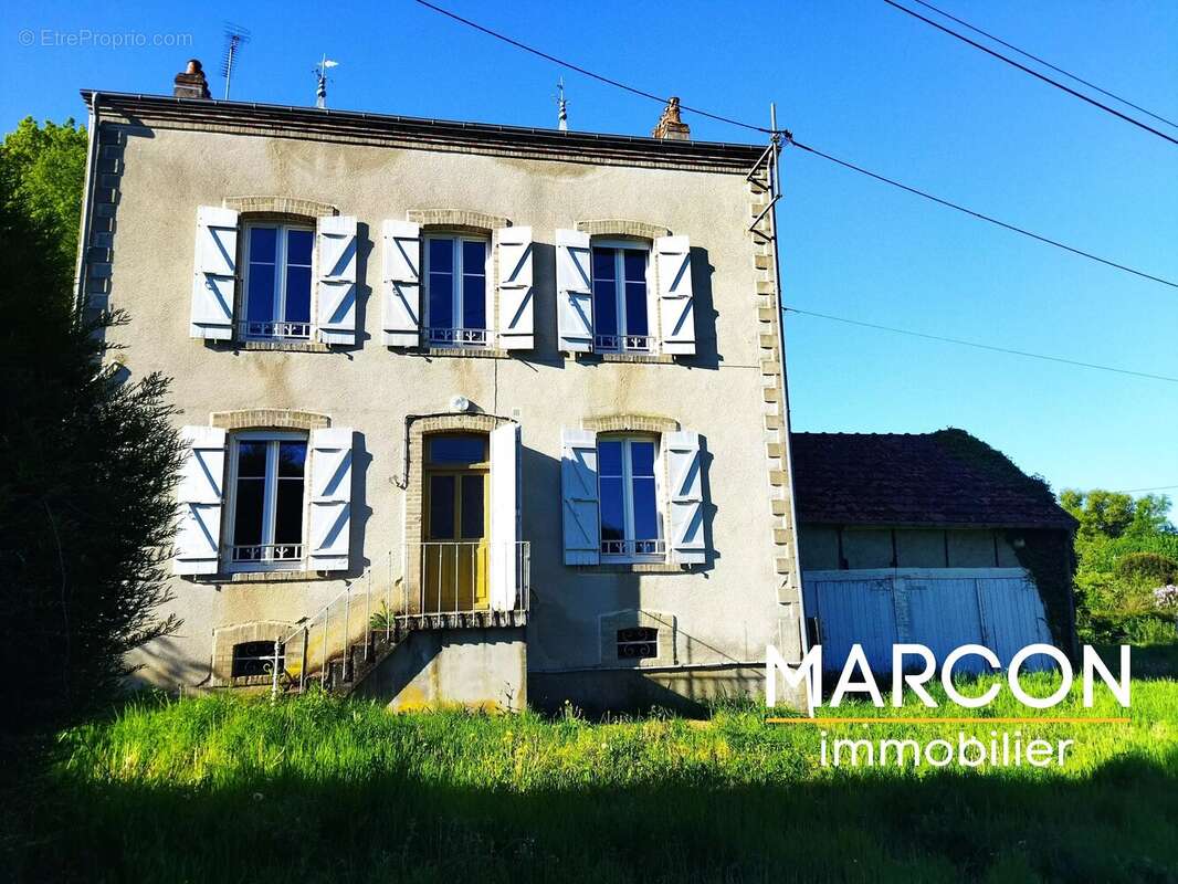 Maison à BONNAT