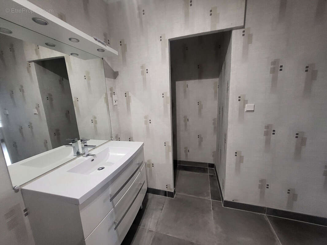 Appartement à MONTCEAU-LES-MINES