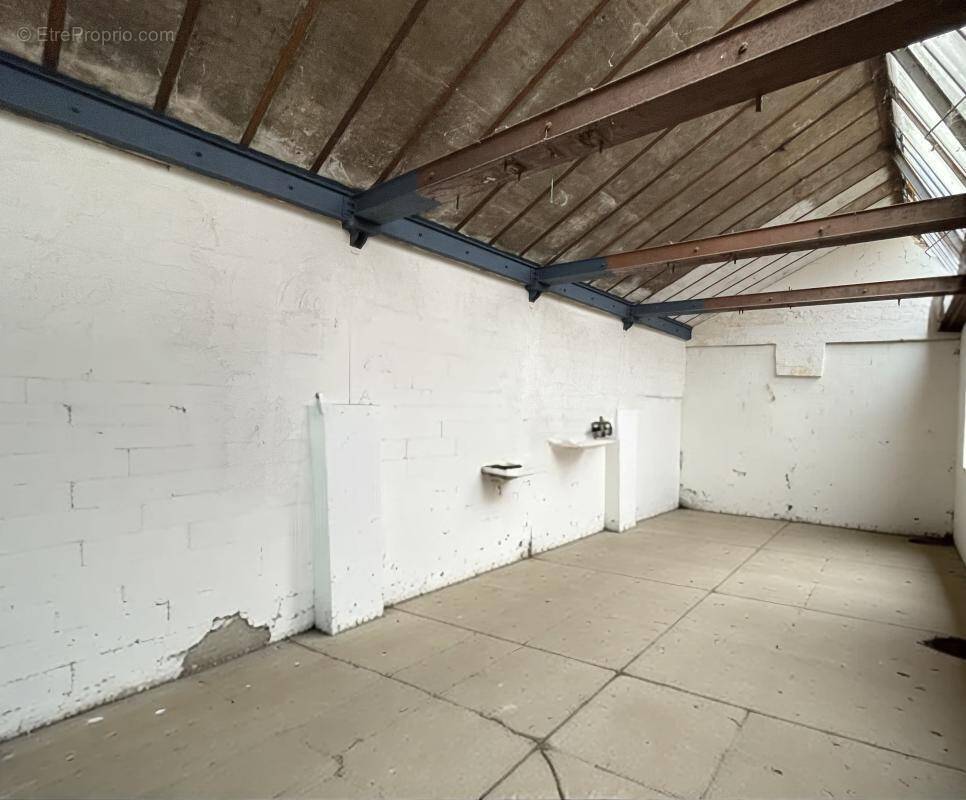 Commerce à BRUYERES-LE-CHATEL