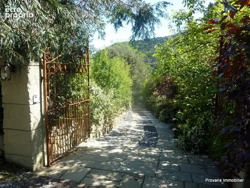 Grande batisse proche banne - photo 7