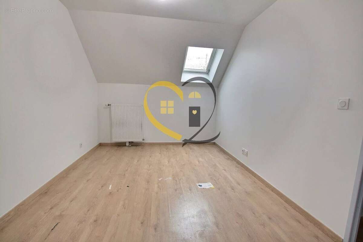 Maison à SAINT-JEAN-DE-BRAYE