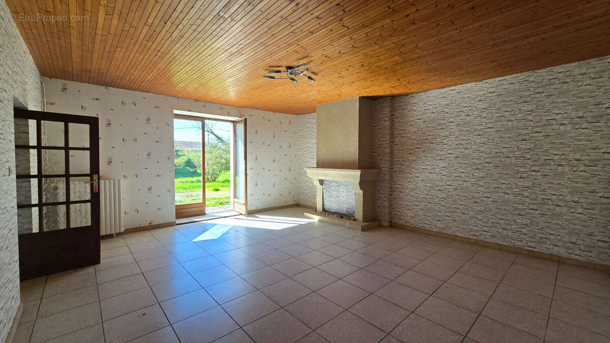 Maison à SAINT-PIERRE-D'EXIDEUIL
