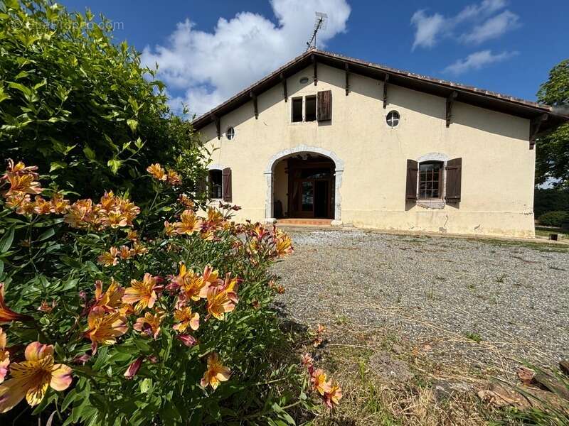 Maison traditionnelle 6 pièces à Tilh - photo 2