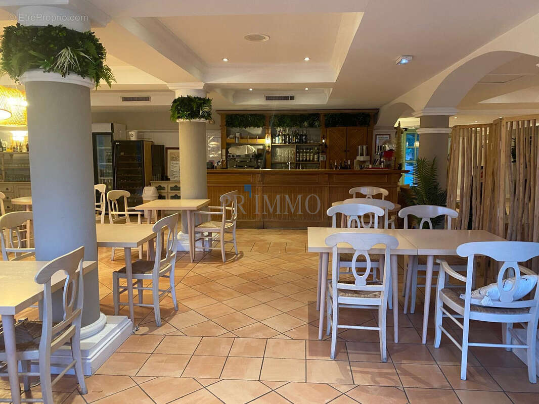 Commerce à ROQUEBRUNE-SUR-ARGENS