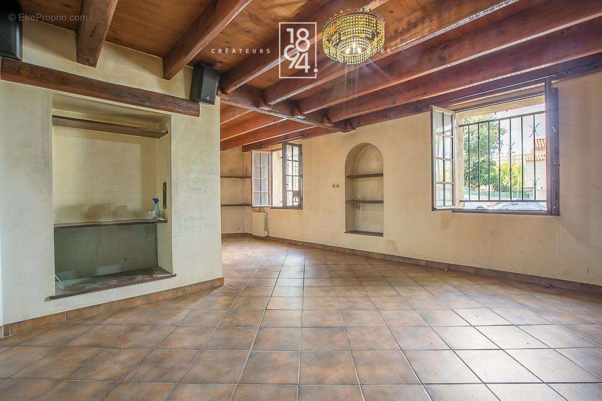 MARSEILLE 14ᵉ – Le Canet  Maison familiale 127 m² avec garage, jardin et piscine – Fort potentiel - photo 13