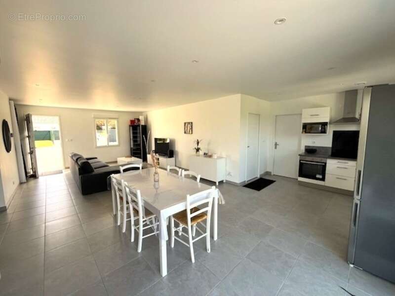 Maison à SAINT-JEAN-D'ANGELY