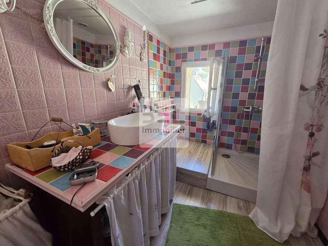 Maison à LA ROQUE-SUR-CEZE