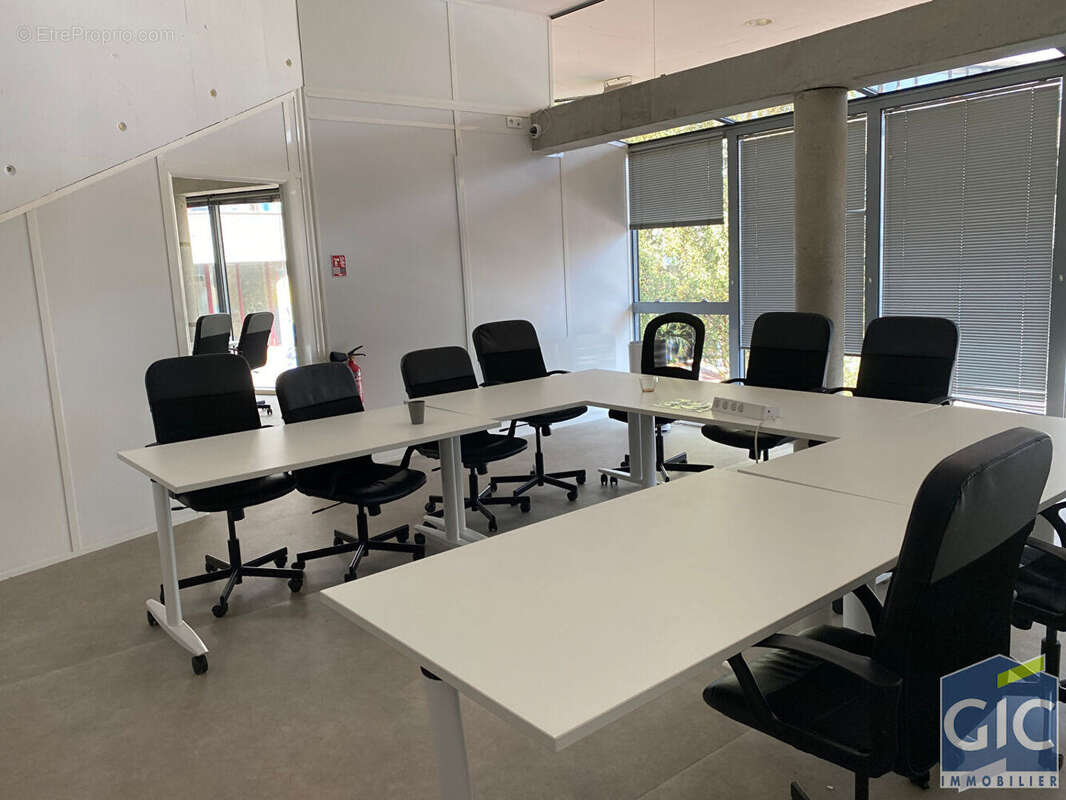 Commerce à HEROUVILLE-SAINT-CLAIR