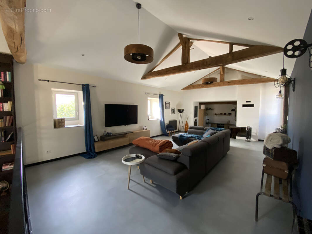 Immense maison à vendre à Montfaucon-Montigné - photo 10