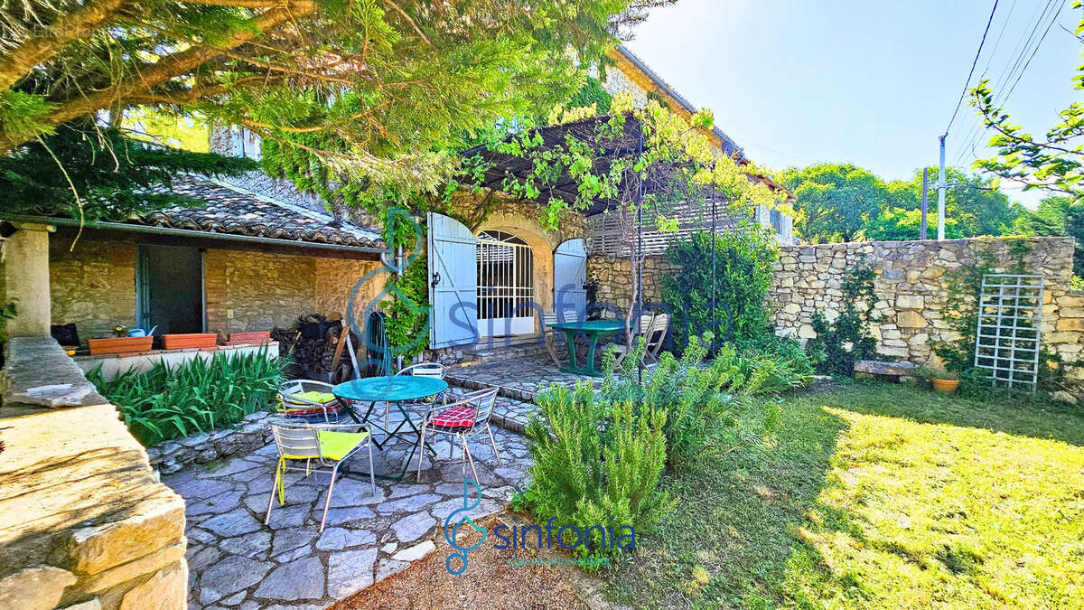 Maison à LUSSAN