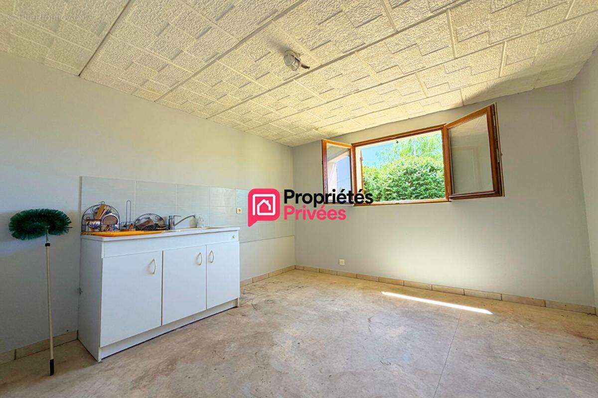 Maison T5 à vendre de 116 m² avec sous-sol complet et combles aménageables à Saint Gervais D'Auvergne 63390 - photo 17