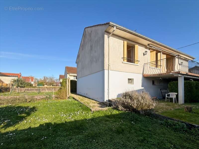 Maison à GENLIS