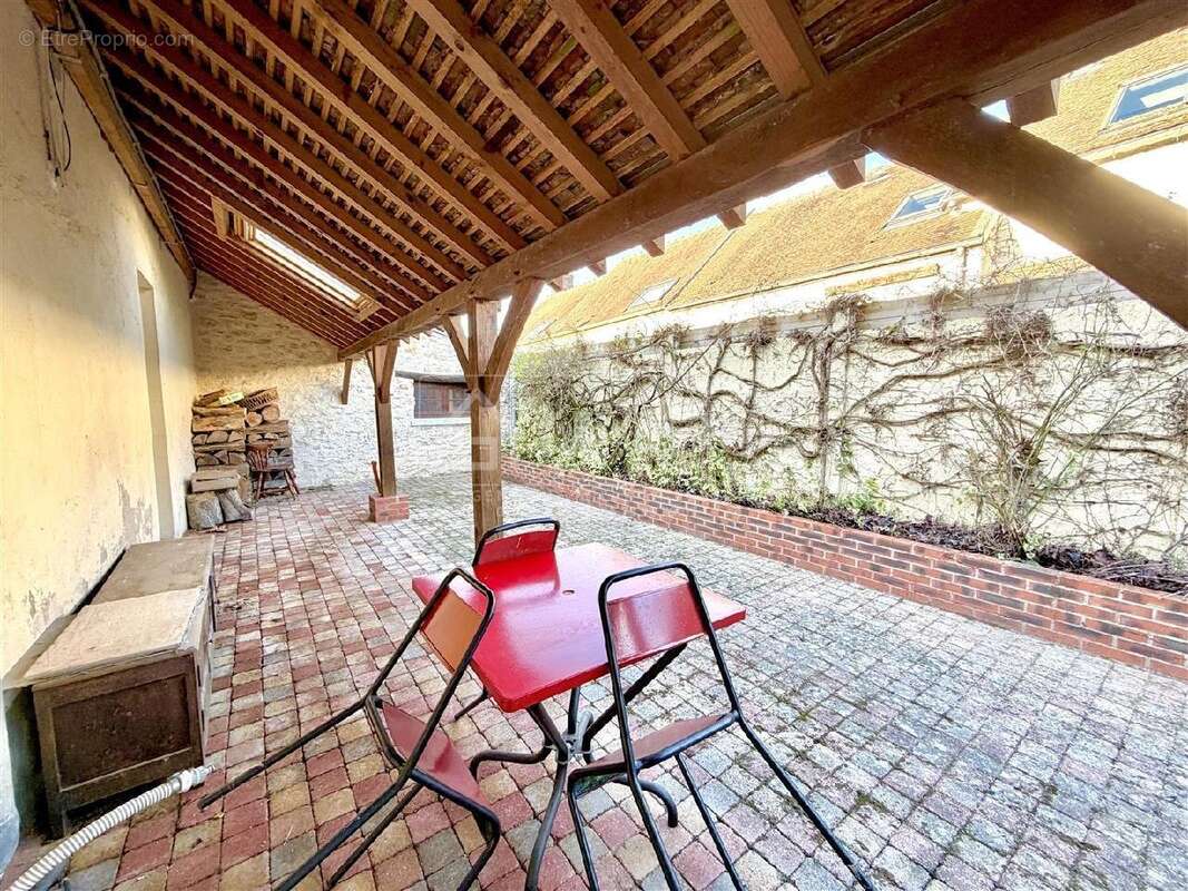 Maison à LA CHAPELLE-LA-REINE