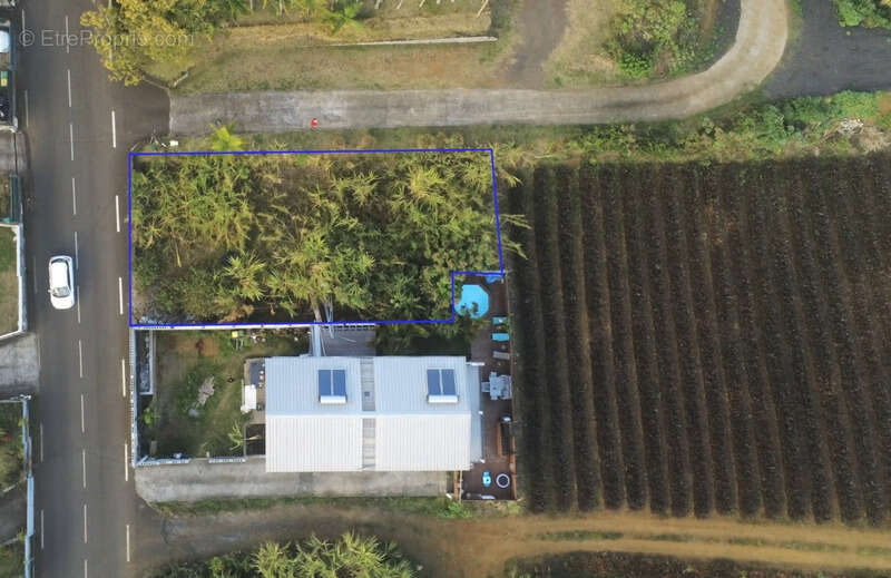 Terrain à LE TAMPON