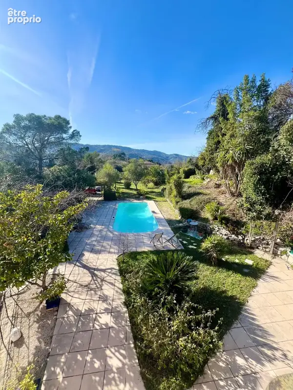 Maison à LA ROQUETTE-SUR-SIAGNE