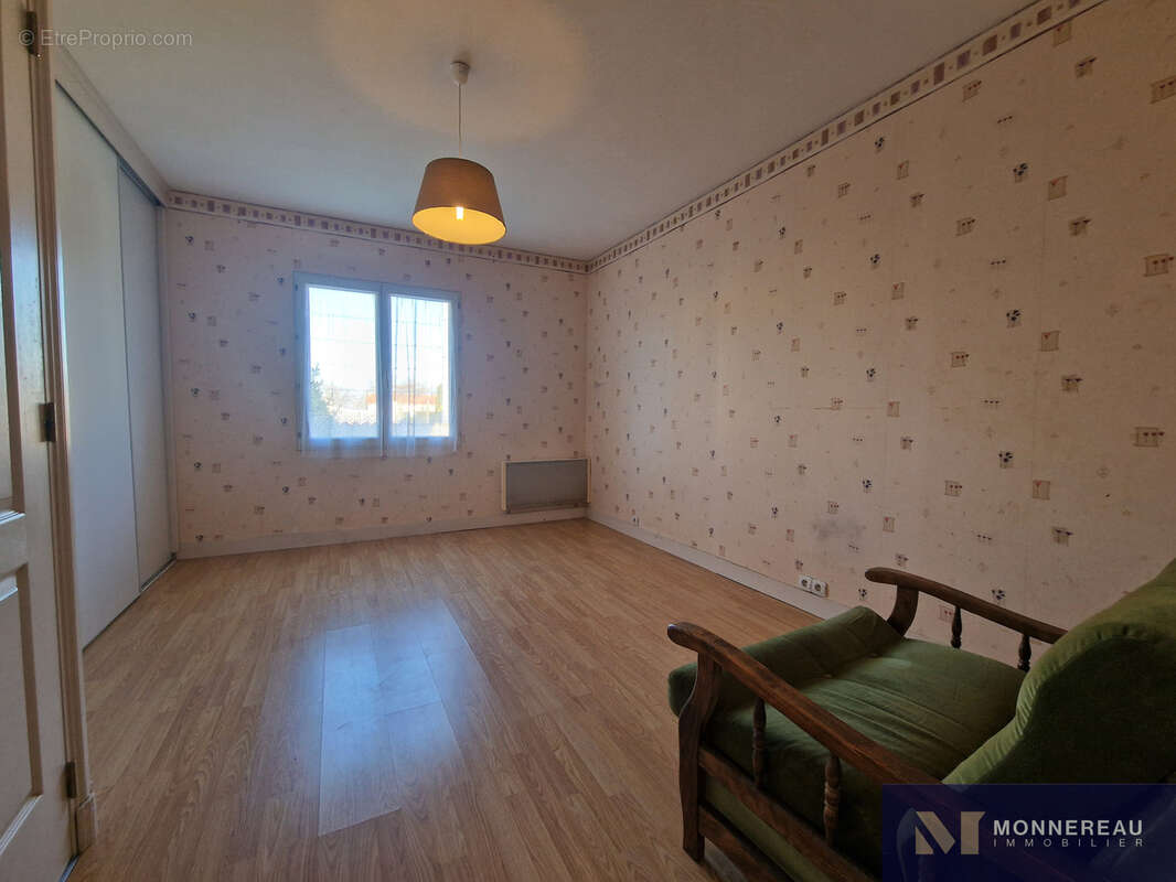 Maison à MONTMOREAU-SAINT-CYBARD