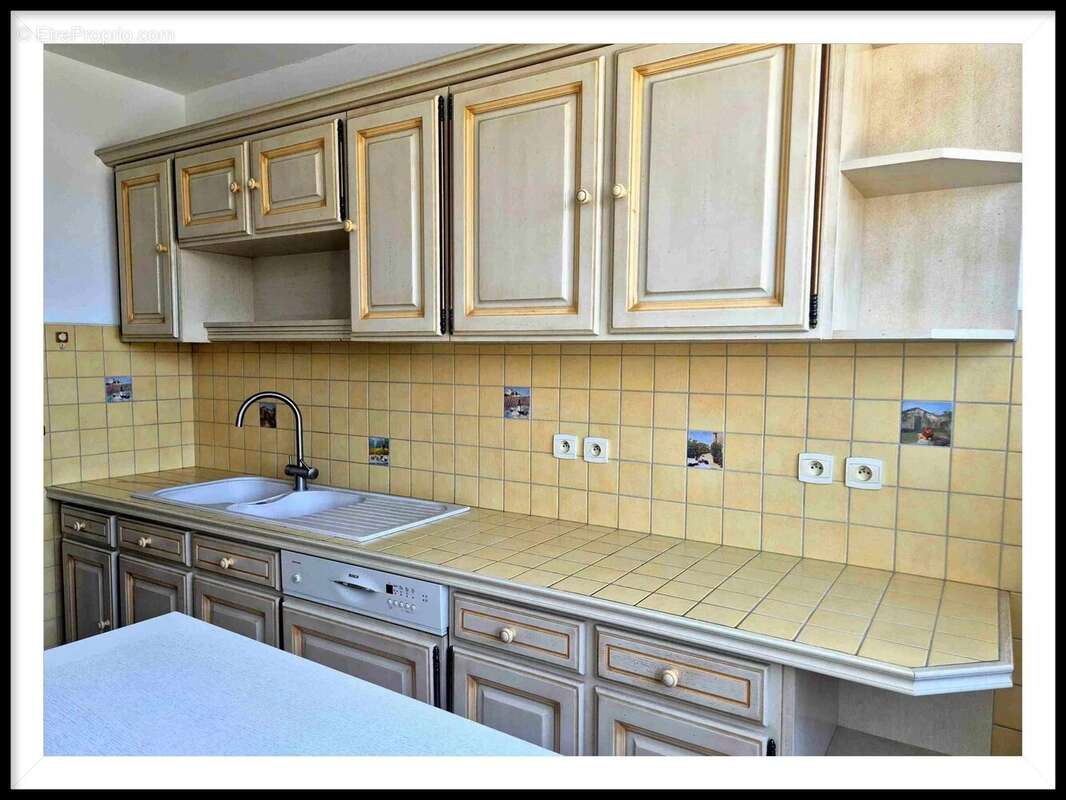 Appartement à BAGNOLS-SUR-CEZE