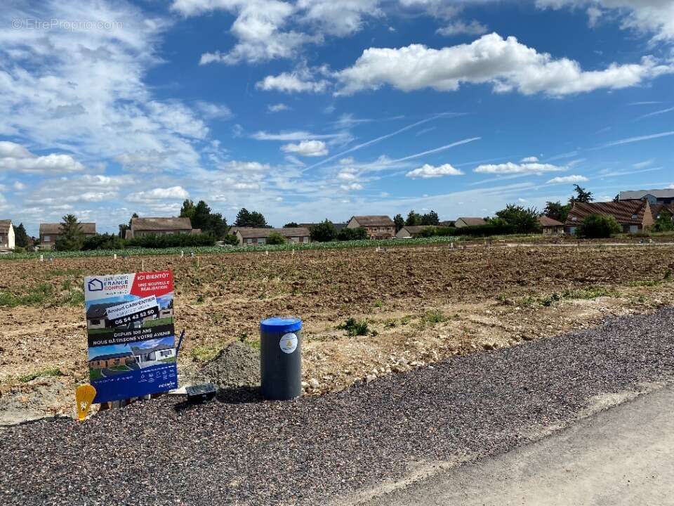 Terrain à SAVY-BERLETTE