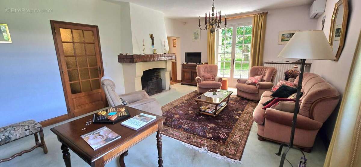 Maison à COULOUNIEIX-CHAMIERS