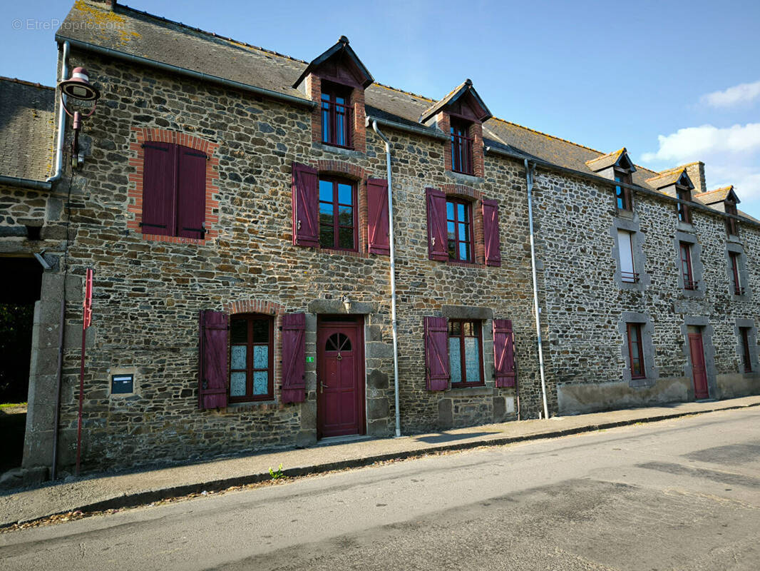 Maison à ROZ-LANDRIEUX