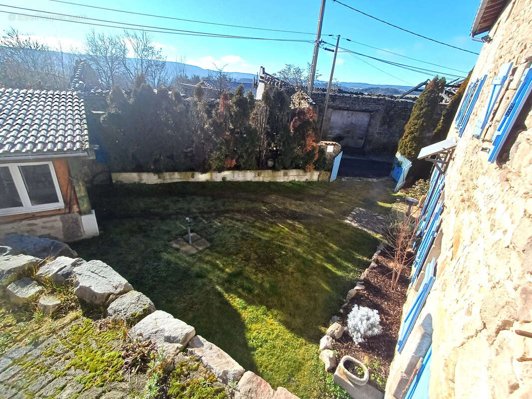 Maison à SAINT-JULIEN-D'ANCE