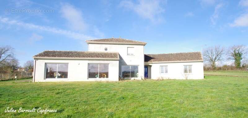 Grande maison familiale de 210m² construite en 2005 avec sous sol intégral - photo 2