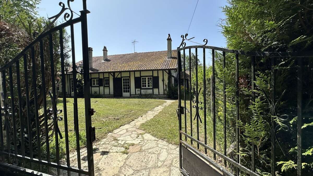 Maison à ANGRESSE