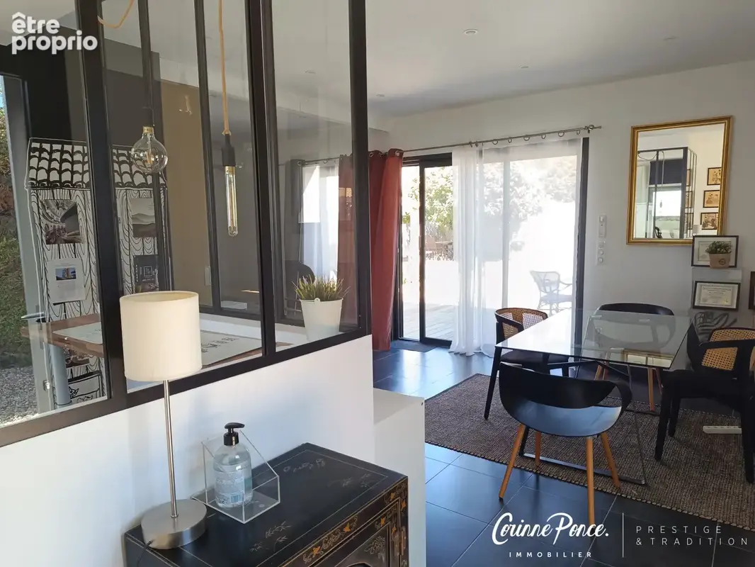 Villa rénovée contemporaine avec piscine, dépendance et atelier - photo 27