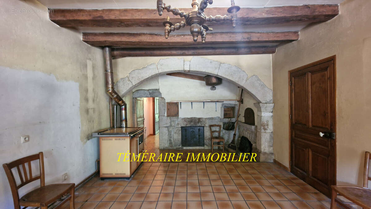 Proche Doucier- Ancienne ferme mitoyenne de 464m2 hab - photo 13