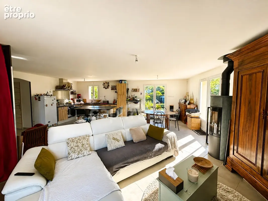 Maison de plain-pied – 94 m² – 3 chambres – Terrain 910 m² – DPE B - photo 2