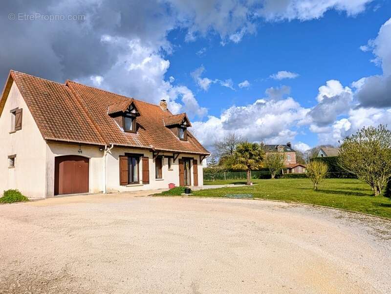 Maison à SAINT-JEAN-DE-FOLLEVILLE