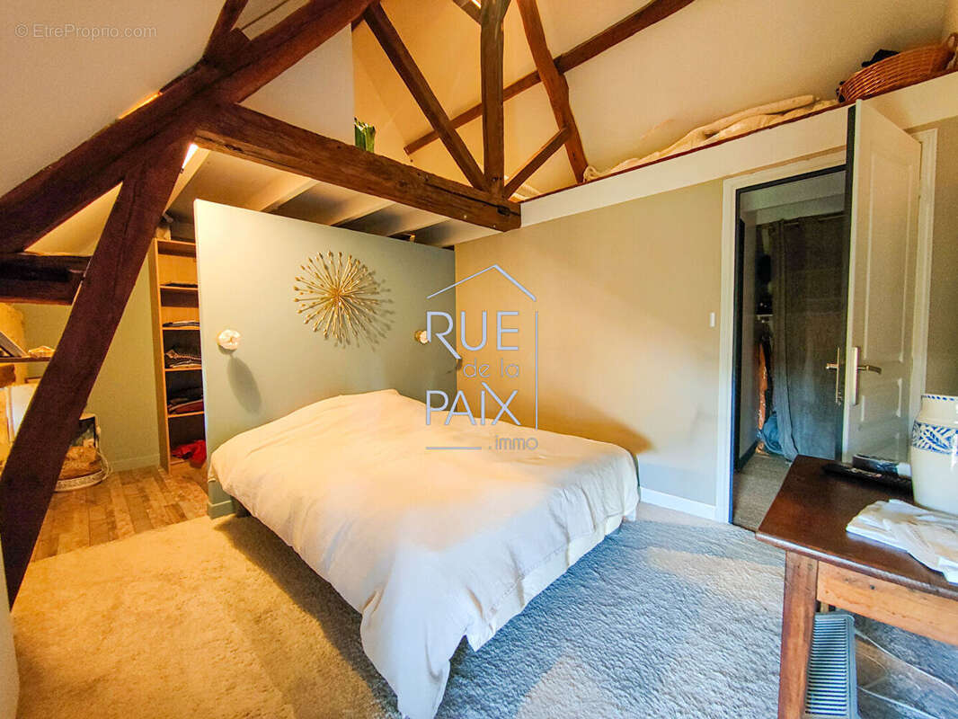 Maison à SAINT-GENEST-D'AMBIERE